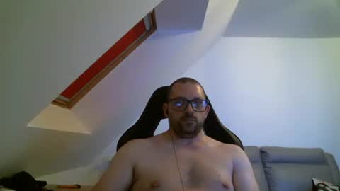 breton online show from April 25, 9:56 pm