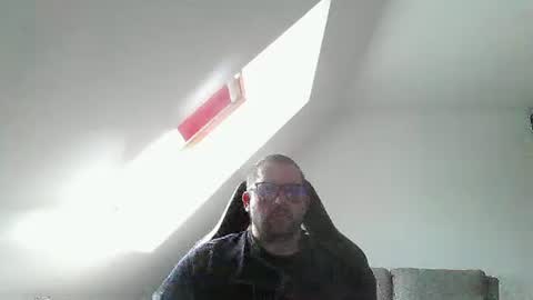 Snapshot of malou2927 chatting on June 1, 7:54 am breton online show from June 1, 7:54 am