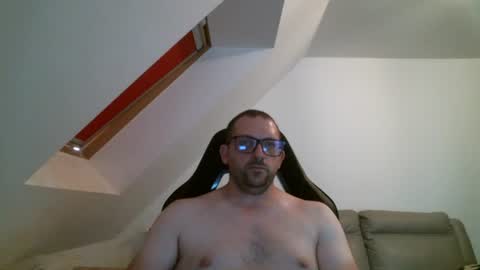 Snapshot of malou2927 chatting on July 7, 8:24 pm breton online show from July 7, 8:24 pm