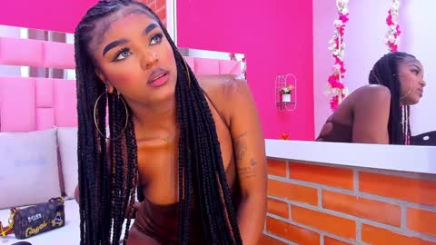 Melanie online show from December 18, 8:14 pm