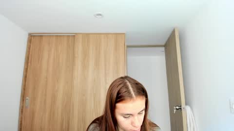 Snapshot of malucam_06 chatting on May 22, 6:02 pm instagram nueela online show from May 22, 6:02 pm