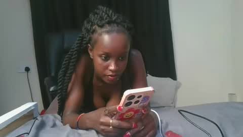 mamaa online show from March 12, 7:28 pm