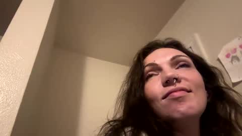 Deja  Jonjon online show from December 5, 6:32 am