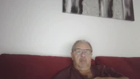 Snapshot of mambow99 chatting on October 18, 8:31 pm OLDMANFREE online show from October 18, 8:31 pm