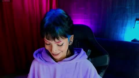 Snapshot of mamushka_ chatting on August 1, 10:52 pm online show from August 1, 10:52 pm