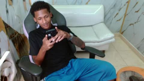 Snapshot of man_sant11 chatting on April 2, 4:04 pm man_sant11 online show from April 2, 4:04 pm