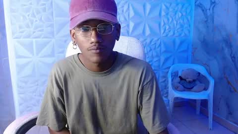 Snapshot of man_sant11 chatting on April 12, 4:34 pm man_sant11 online show from April 12, 4:34 pm