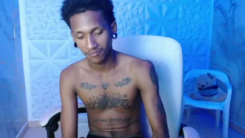 Snapshot of man_sant11 chatting on April 21, 5:17 pm man_sant11 online show from April 21, 5:17 pm