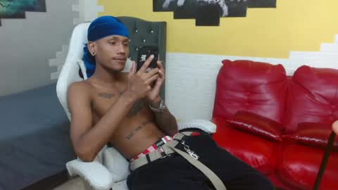 Snapshot of man_sant11 chatting on May 6, 4:01 pm man_sant11 online show from May 6, 4:01 pm
