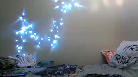 Snapshot of mandilube39 chatting on December 25, 9:34 am mindy22 online show from December 25, 9:34 am