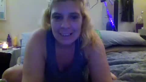 Snapshot of mandilube39 chatting on February 15, 7:16 am mindy22 online show from February 15, 7:16 am