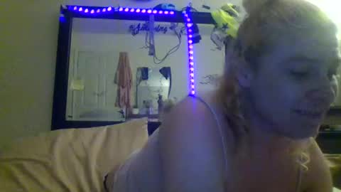 Snapshot of mandilube39 chatting on February 16, 11:38 am mindy22 online show from February 16, 11:38 am