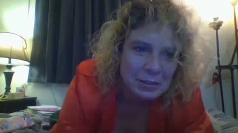 Snapshot of mandilube39 chatting on October 6, 8:28 pm mindy22 online show from October 6, 8:28 pm