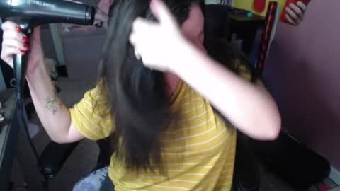 Snapshot of mandybabyxxx chatting on December 2, 1:25 am MandyBabyXXX online show from December 2, 1:25 am