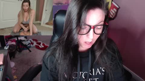 Snapshot of mandybabyxxx chatting on December 19, 7:40 pm MandyBabyXXX online show from December 19, 7:40 pm