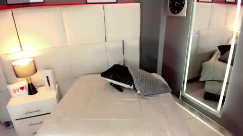 manellyksparklee online show from September 12, 2:28 pm