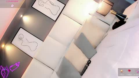 manellyksparklee online show from April 25, 2:14 pm