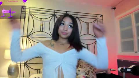 manelyk_evanss online show from February 26, 6:07 pm