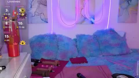 Snapshot of manesummers chatting on November 16, 6:24 pm Mane Summers online show from November 16, 6:24 pm