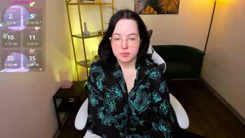 Snapshot of manic_pixie_ chatting on November 9, 10:35 am manic_pixie_ online show from November 9, 10:35 am