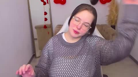 manic_pixie_ online show from February 11, 4:01 pm