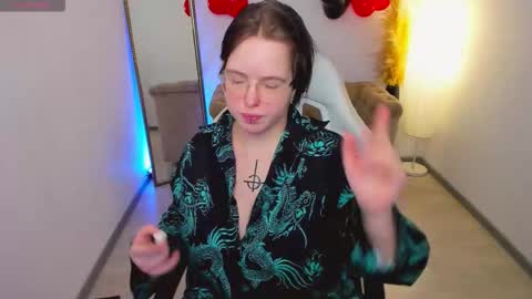 manic_pixie_ online show from February 12, 3:29 pm