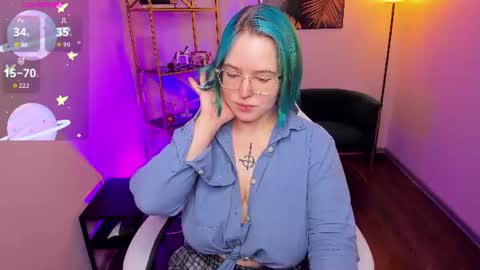 manic_pixie_ online show from June 11, 3:54 pm