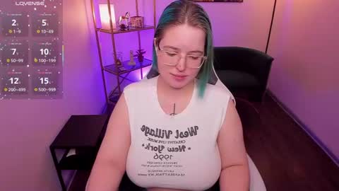 manic_pixie_ online show from July 4, 3:51 pm