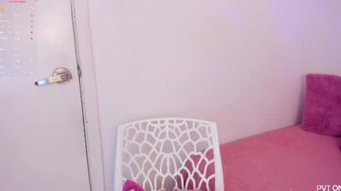 Snapshot of manneliik_ chatting on July 8, 10:25 pm Sofia Sanchez online show from July 8, 10:25 pm