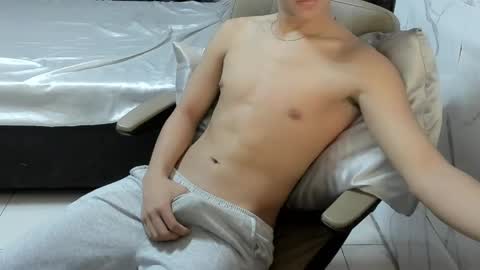 Snapshot of manofyour_lustxx chatting on April 14, 9:21 pm MR. JAY online show from April 14, 9:21 pm