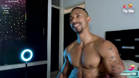 Manolo Hot 1 online show from May 12, 7:55 pm