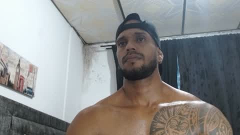 Snapshot of manolofitt chatting on February 3, 2:03 am Manolo online show from February 3, 2:03 am