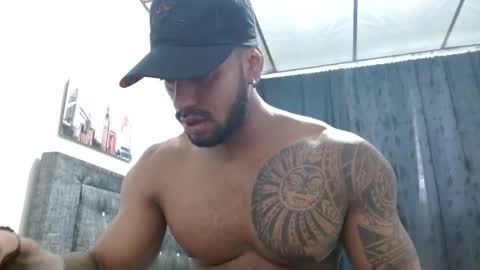 Snapshot of manolofitt chatting on February 5, 11:55 am Manolo online show from February 5, 11:55 am