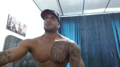 Snapshot of manolofitt chatting on February 8, 3:00 pm Manolo online show from February 8, 3:00 pm