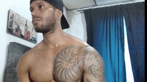 Snapshot of manolofitt chatting on February 16, 8:55 pm Manolo online show from February 16, 8:55 pm