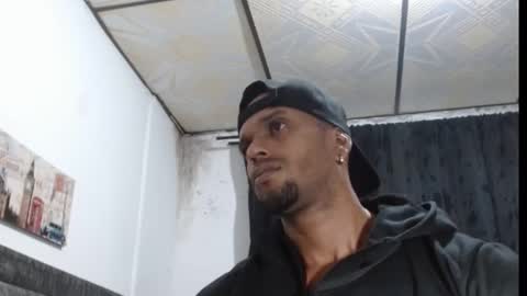 Snapshot of manolofitt chatting on February 23, 12:30 am Manolo online show from February 23, 12:30 am