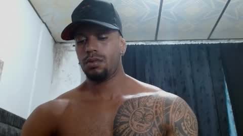 Snapshot of manolofitt chatting on March 9, 12:42 am Manolo online show from March 9, 12:42 am