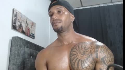 Snapshot of manolofitt chatting on March 10, 12:51 am Manolo online show from March 10, 12:51 am