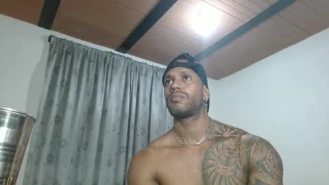 Snapshot of manolofitt chatting on September 19, 7:47 pm Manolo online show from September 19, 7:47 pm