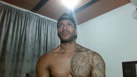 Snapshot of manolofitt chatting on October 18, 10:49 am Manolo online show from October 18, 10:49 am