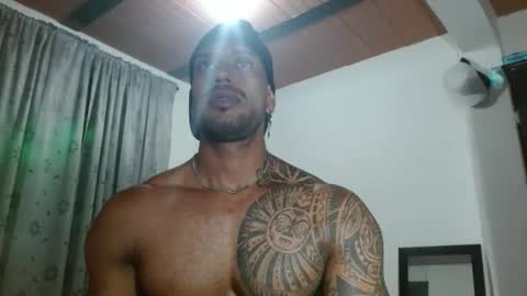 Snapshot of manolofitt chatting on October 24, 12:30 am Manolo online show from October 24, 12:30 am