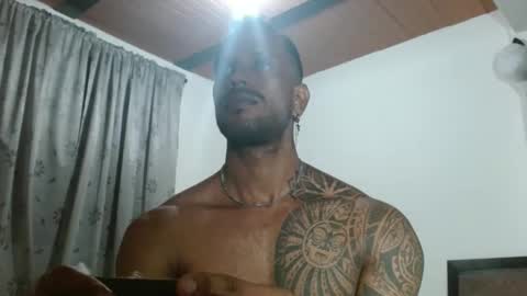 Snapshot of manolofitt chatting on October 26, 4:40 am Manolo online show from October 26, 4:40 am