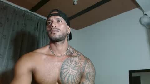 Snapshot of manolofitt chatting on October 27, 1:48 pm Manolo online show from October 27, 1:48 pm