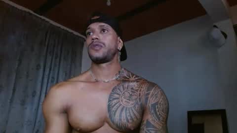 Snapshot of manolofitt chatting on October 29, 2:52 pm Manolo online show from October 29, 2:52 pm