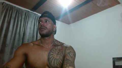 Snapshot of manolofitt chatting on October 31, 4:41 pm Manolo online show from October 31, 4:41 pm