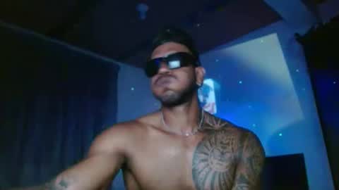 Snapshot of manolofitt chatting on November 4, 12:32 am Manolo online show from November 4, 12:32 am