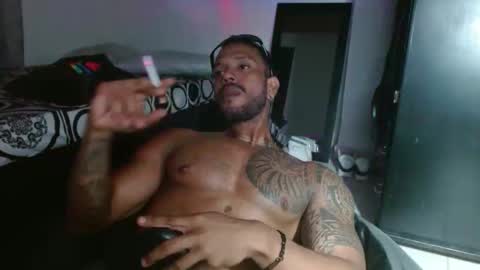 Snapshot of manolofitt chatting on November 10, 10:31 pm Manolo online show from November 10, 10:31 pm