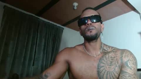 Snapshot of manolofitt chatting on November 29, 2:14 am Manolo online show from November 29, 2:14 am