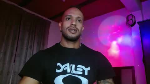 Snapshot of manolofitt chatting on November 30, 4:00 pm Manolo online show from November 30, 4:00 pm