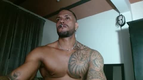 Snapshot of manolofitt chatting on December 1, 4:06 am Manolo online show from December 1, 4:06 am